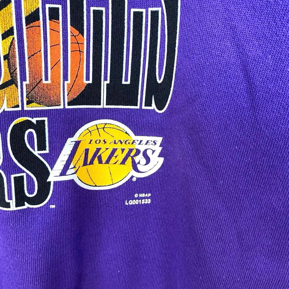 NWT Deadstock women’s vintage Los Angeles Lakers sweatshirt. Size extra large.